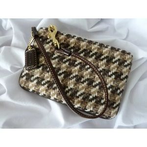 COACH Hamilton Houndstooth Wristlet #40149 NEW
